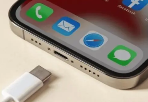 福建苹果15维修分享iPhone15改USB-C接口后能和安卓用户互借充电器吗 